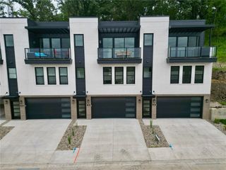 1328 Thomas Beck Road 35, Des Moines, IA 50315
