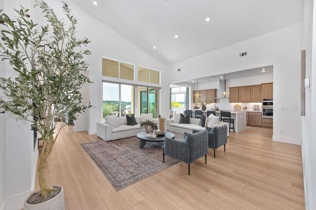 200 Pryor Ct, Rescue, CA 95672