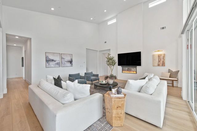 200 Pryor Ct, Rescue, CA 95672
