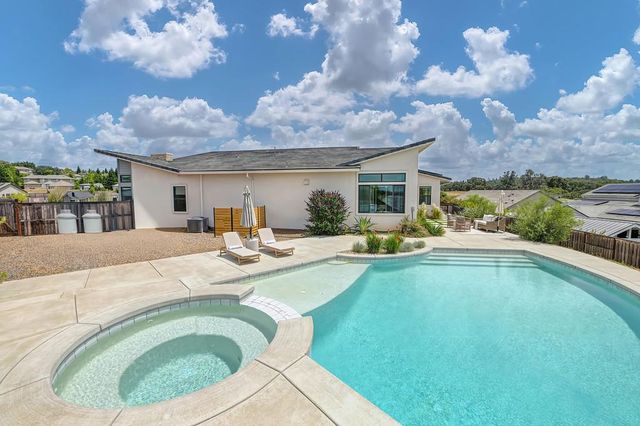200 Pryor Ct, Rescue, CA 95672