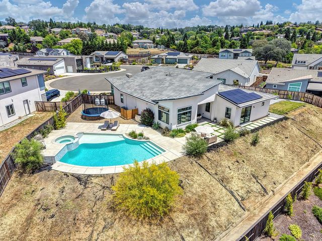 200 Pryor Ct, Rescue, CA 95672