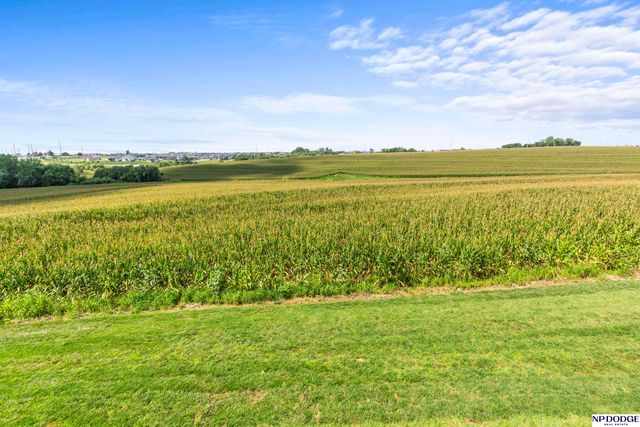 5712 N 199 Street, Elkhorn, NE 68022