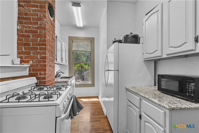 527 W San Antonio Street 6, San Marcos, TX 78666