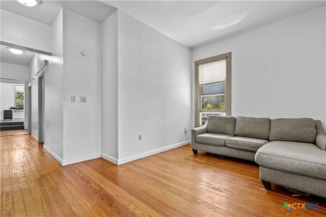 527 W San Antonio Street 6, San Marcos, TX 78666