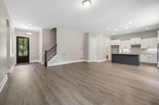 4530 General Forest Cir, Bon Aqua, TN 37025
