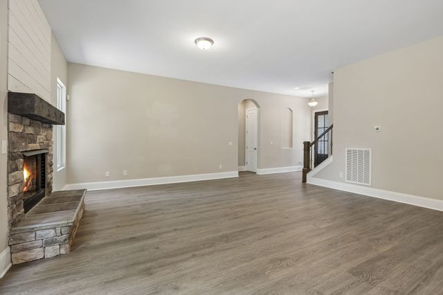 4530 General Forest Cir, Bon Aqua, TN 37025