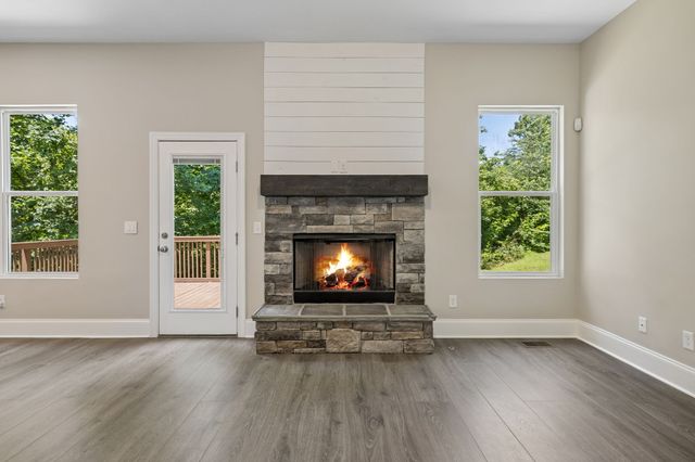 4530 General Forest Cir, Bon Aqua, TN 37025