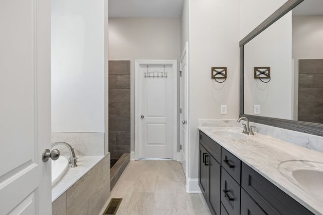 4530 General Forest Cir, Bon Aqua, TN 37025