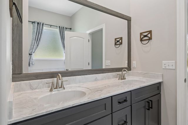 4530 General Forest Cir, Bon Aqua, TN 37025