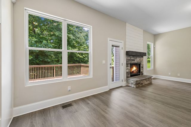 4530 General Forest Cir, Bon Aqua, TN 37025