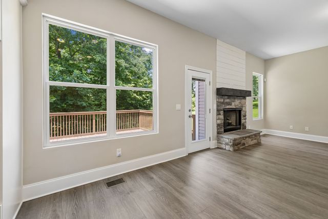 4530 General Forest Cir, Bon Aqua, TN 37025
