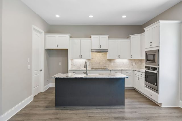 4530 General Forest Cir, Bon Aqua, TN 37025