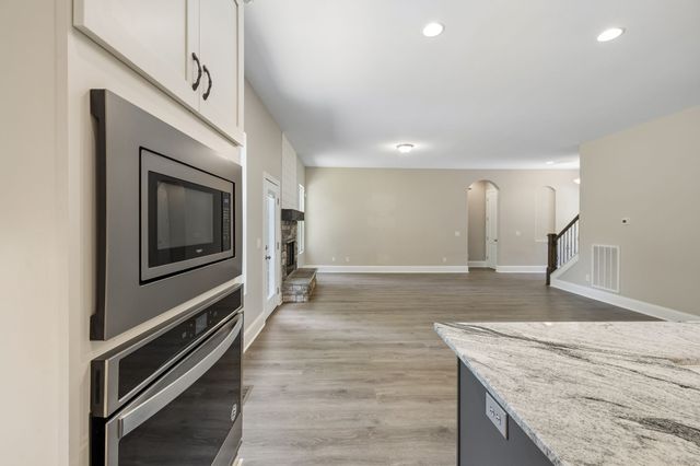4530 General Forest Cir, Bon Aqua, TN 37025