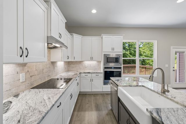 4530 General Forest Cir, Bon Aqua, TN 37025