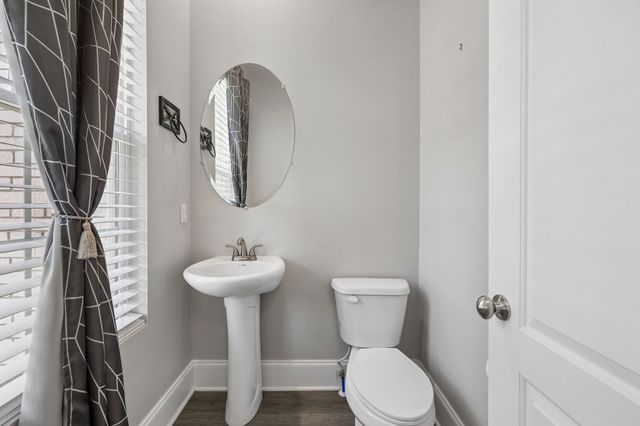 4530 General Forest Cir, Bon Aqua, TN 37025