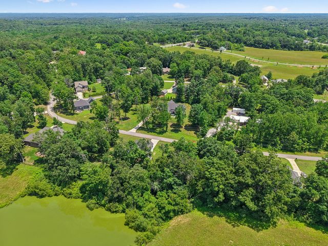 4530 General Forest Cir, Bon Aqua, TN 37025