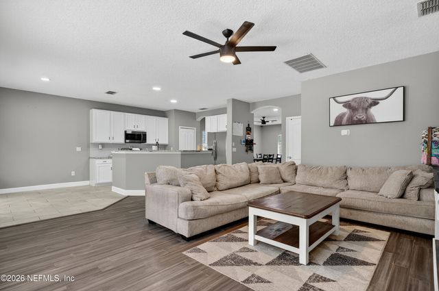 2038 CREEKMONT Drive, Middleburg, FL 32068