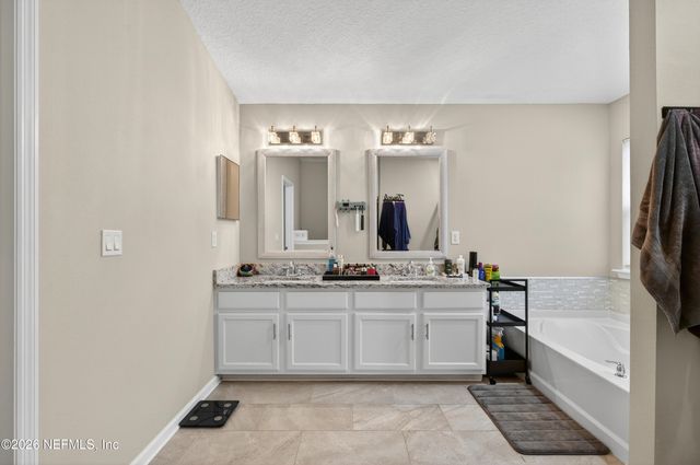 2038 CREEKMONT Drive, Middleburg, FL 32068
