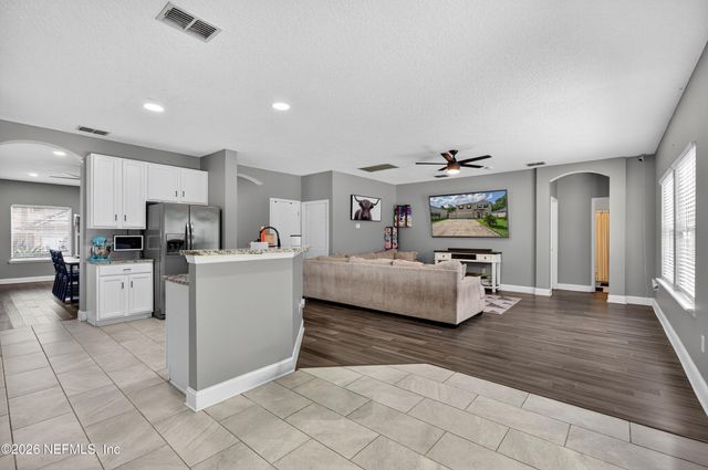 2038 CREEKMONT Drive, Middleburg, FL 32068