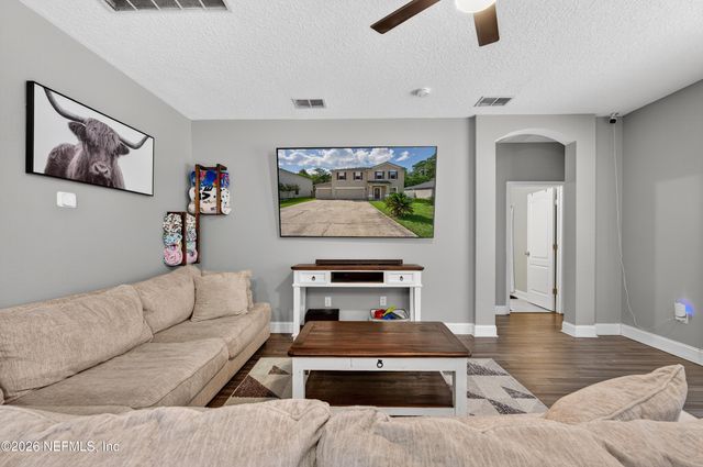 2038 CREEKMONT Drive, Middleburg, FL 32068