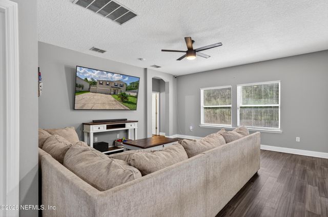 2038 CREEKMONT Drive, Middleburg, FL 32068