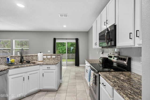 2038 CREEKMONT Drive, Middleburg, FL 32068
