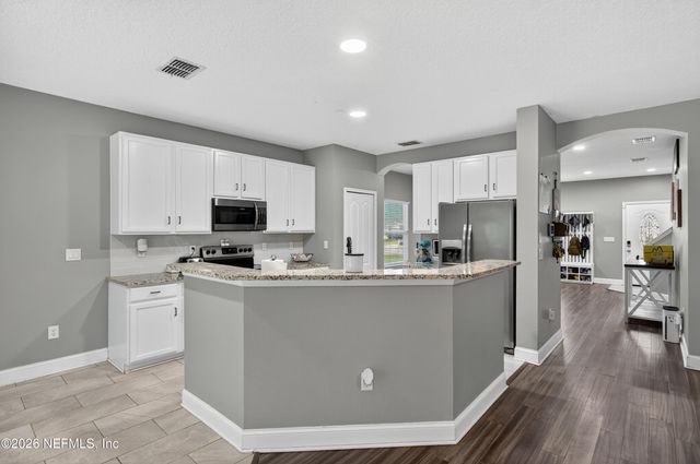 2038 CREEKMONT Drive, Middleburg, FL 32068
