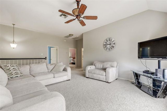 1909 Springwater DR, Round Rock, TX 78681