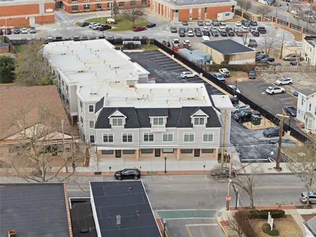 180 Deer Park Avenue 201, Babylon, NY 11702