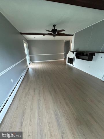 19 GOODTURN RD, Levittown, PA 19057