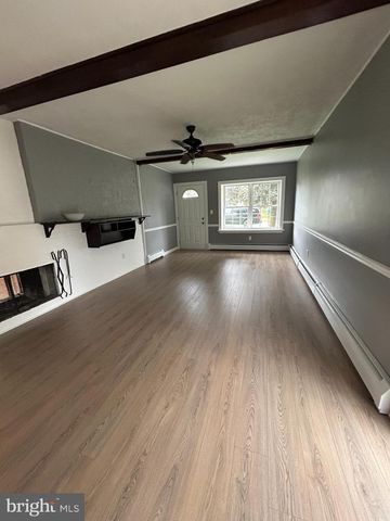 19 GOODTURN RD, Levittown, PA 19057
