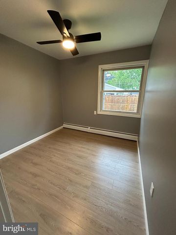 19 GOODTURN RD, Levittown, PA 19057