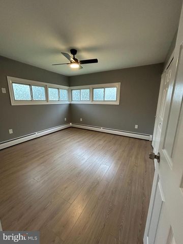 19 GOODTURN RD, Levittown, PA 19057