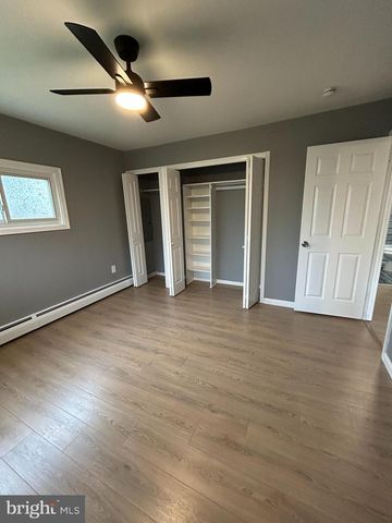 19 GOODTURN RD, Levittown, PA 19057