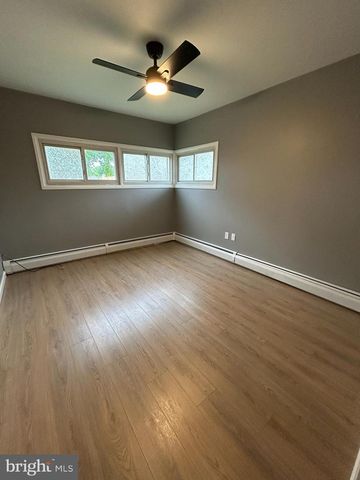 19 GOODTURN RD, Levittown, PA 19057