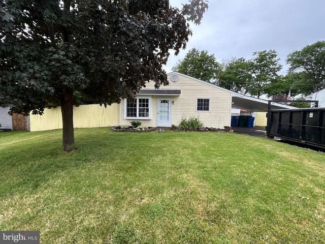 19 GOODTURN RD, Levittown, PA 19057