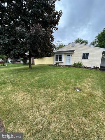 19 GOODTURN RD, Levittown, PA 19057