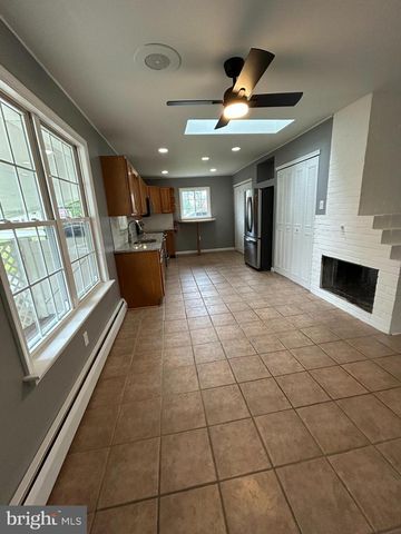 19 GOODTURN RD, Levittown, PA 19057