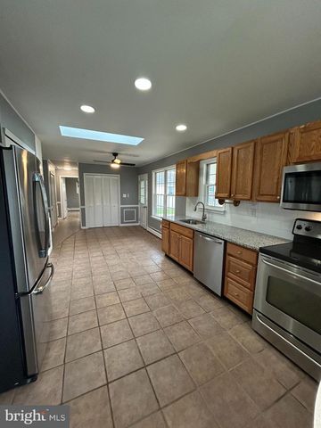 19 GOODTURN RD, Levittown, PA 19057