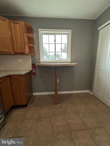 19 GOODTURN RD, Levittown, PA 19057