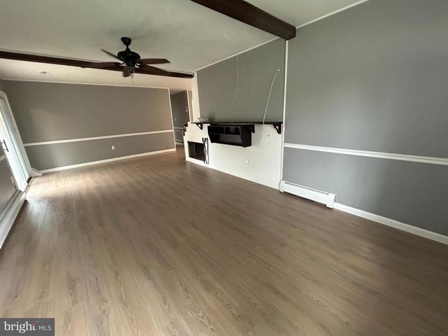 19 GOODTURN RD, Levittown, PA 19057