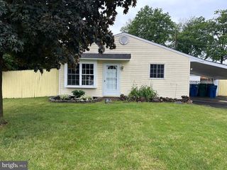 19 GOODTURN RD, Levittown, PA 19057
