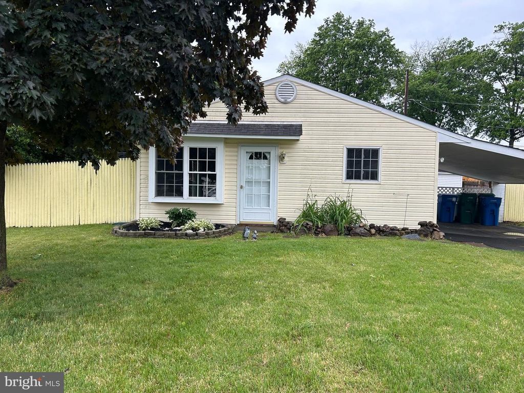 19 GOODTURN RD, Levittown, PA 19057