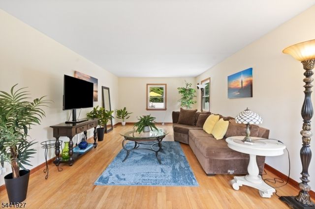 947 Old York Rd, Branchburg Twp., NJ 08853