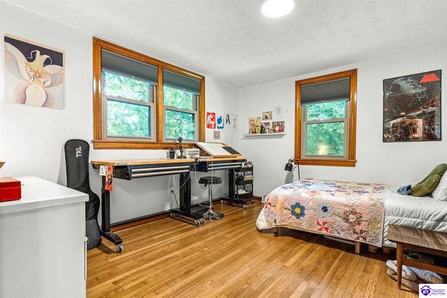 6804 Old Briscoe Ln, Louisville, KY 40228