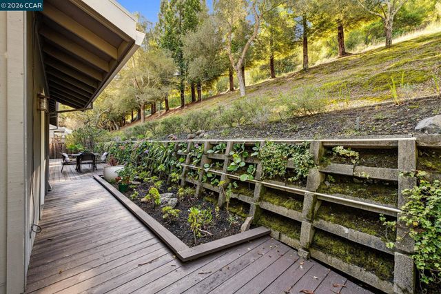 120 Greenbriar, Moraga, CA 94556