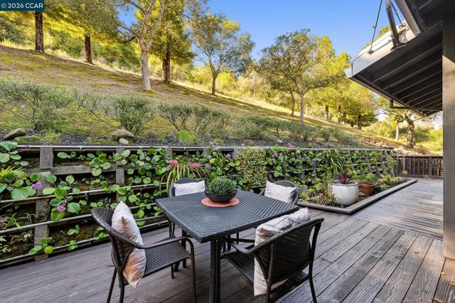 120 Greenbriar, Moraga, CA 94556