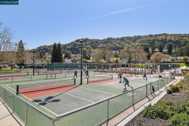 120 Greenbriar, Moraga, CA 94556