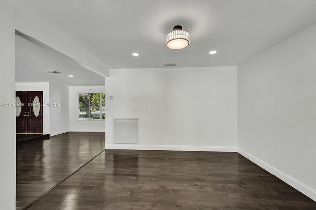 620 NE 2nd St, Pompano Beach, FL 33060