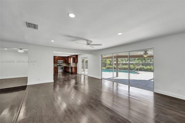 620 NE 2nd St, Pompano Beach, FL 33060